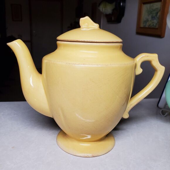 Faianca Subtil Teapot Golden Yellow Embossed Scollped - Picture 1 of 8
